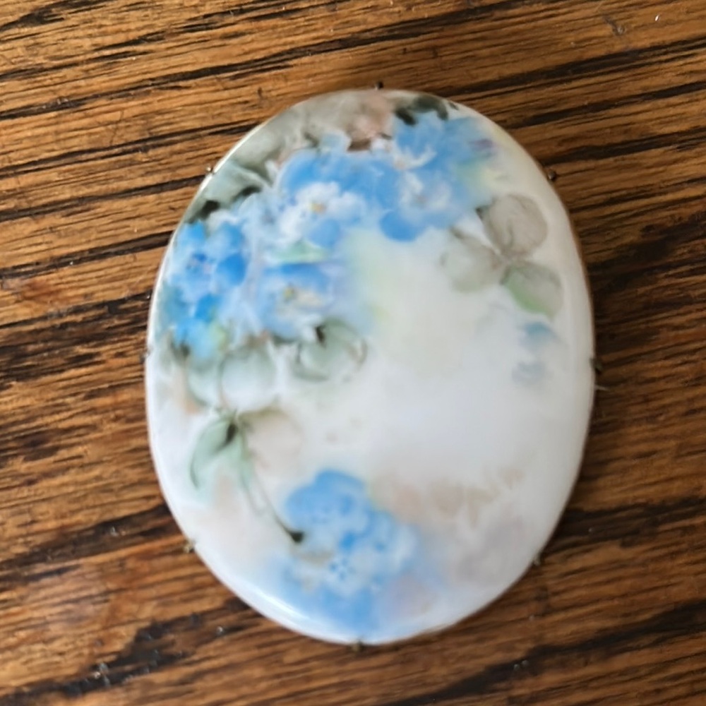 Antique 1920’s-30’s Hand-painted Forget me Nots Porcelain Brooch - Picture 1 of 4